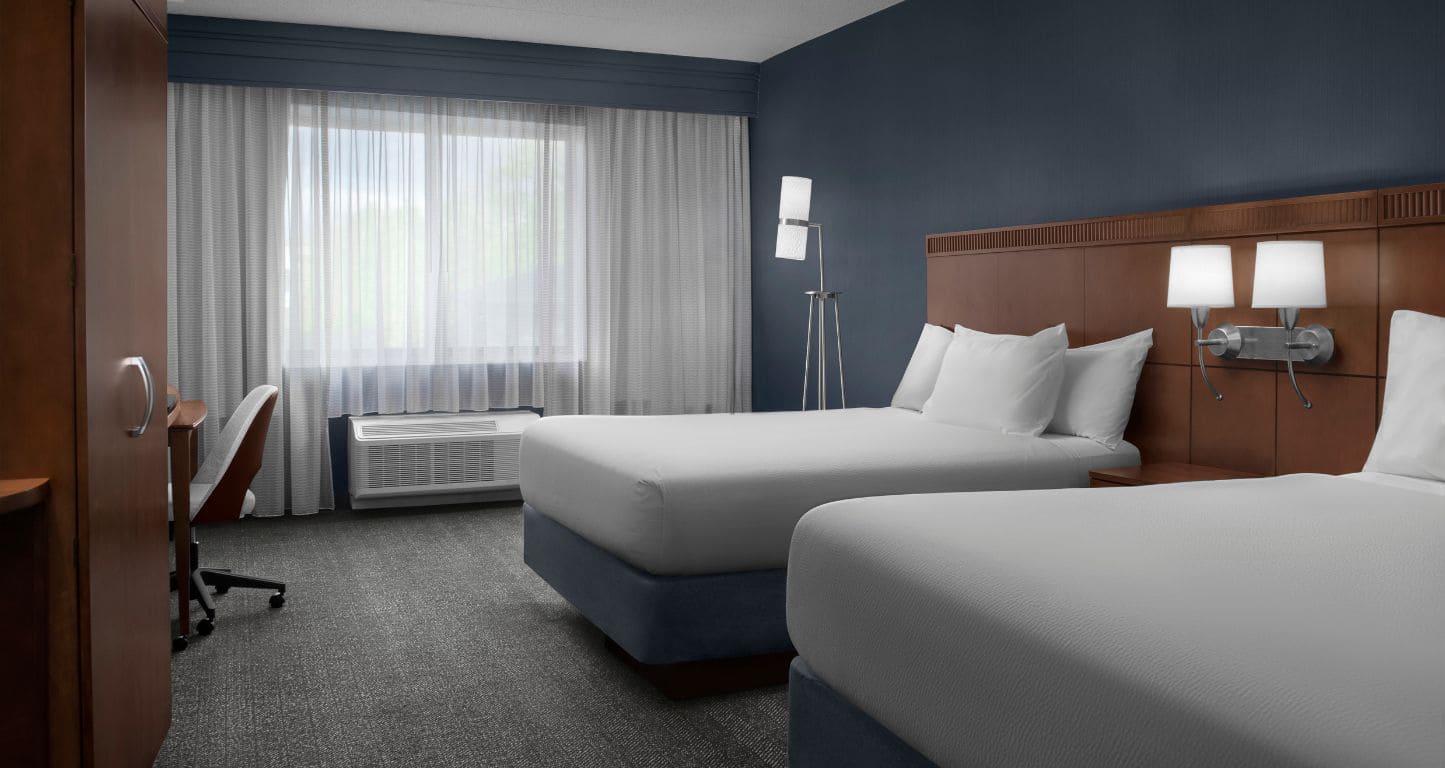 One bed room at Courtyard Philadelphia