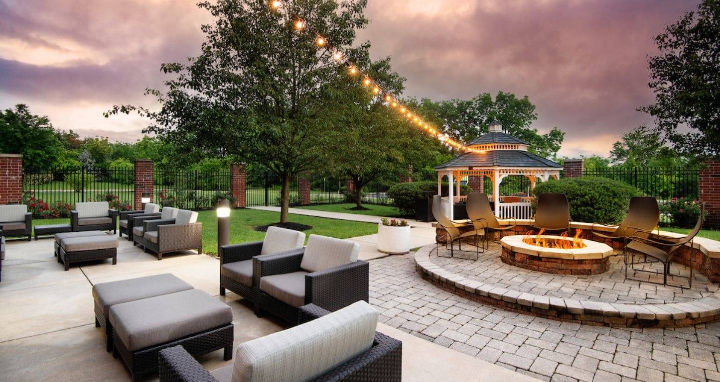 Outdoor patio at Courtyard Philadelphia Valley Forge