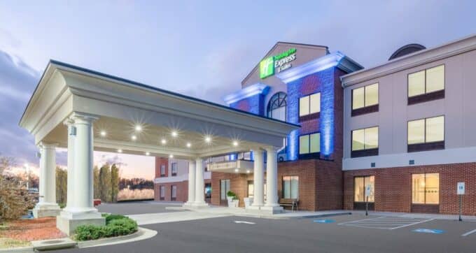 Holiday Inn Express & Suites Tappahannock