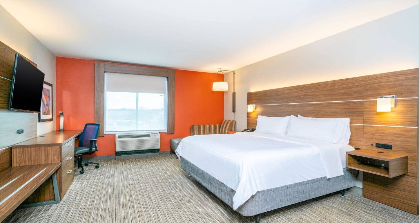 King suite at Holiday Inn Express & Suites Tappahannock