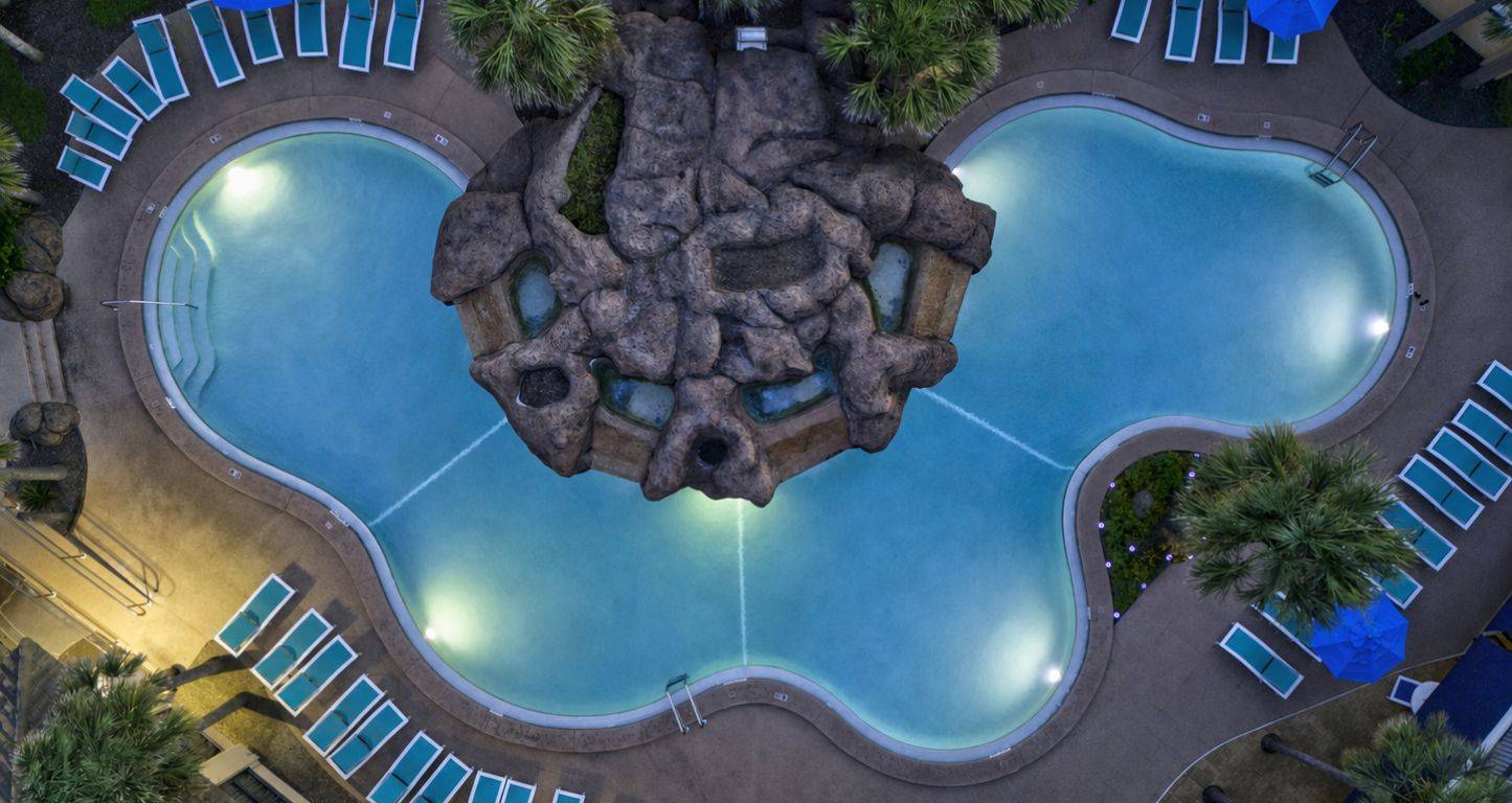Outdoor pool at Hampton Inn Jacksonville Beach/Oceanfront & Tides BG