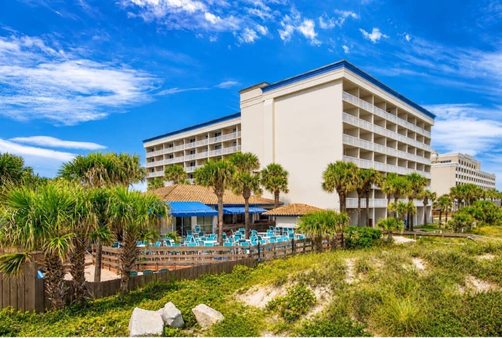The patio at Hampton Inn Jacksonville Beach/Oceanfront