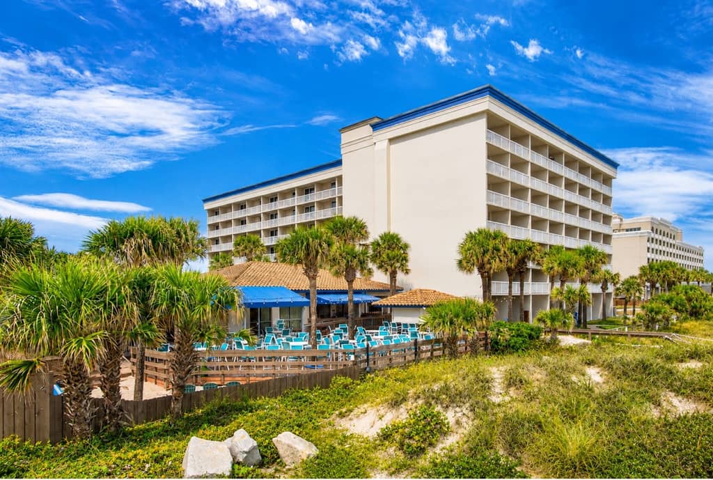 The patio at Hampton Inn Jacksonville Beach/Oceanfront