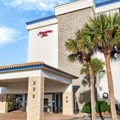 Hampton Inn Jacksonville Beach/Oceanfront, Salt Beachside Bar & Grotto Pool Bar hotel image