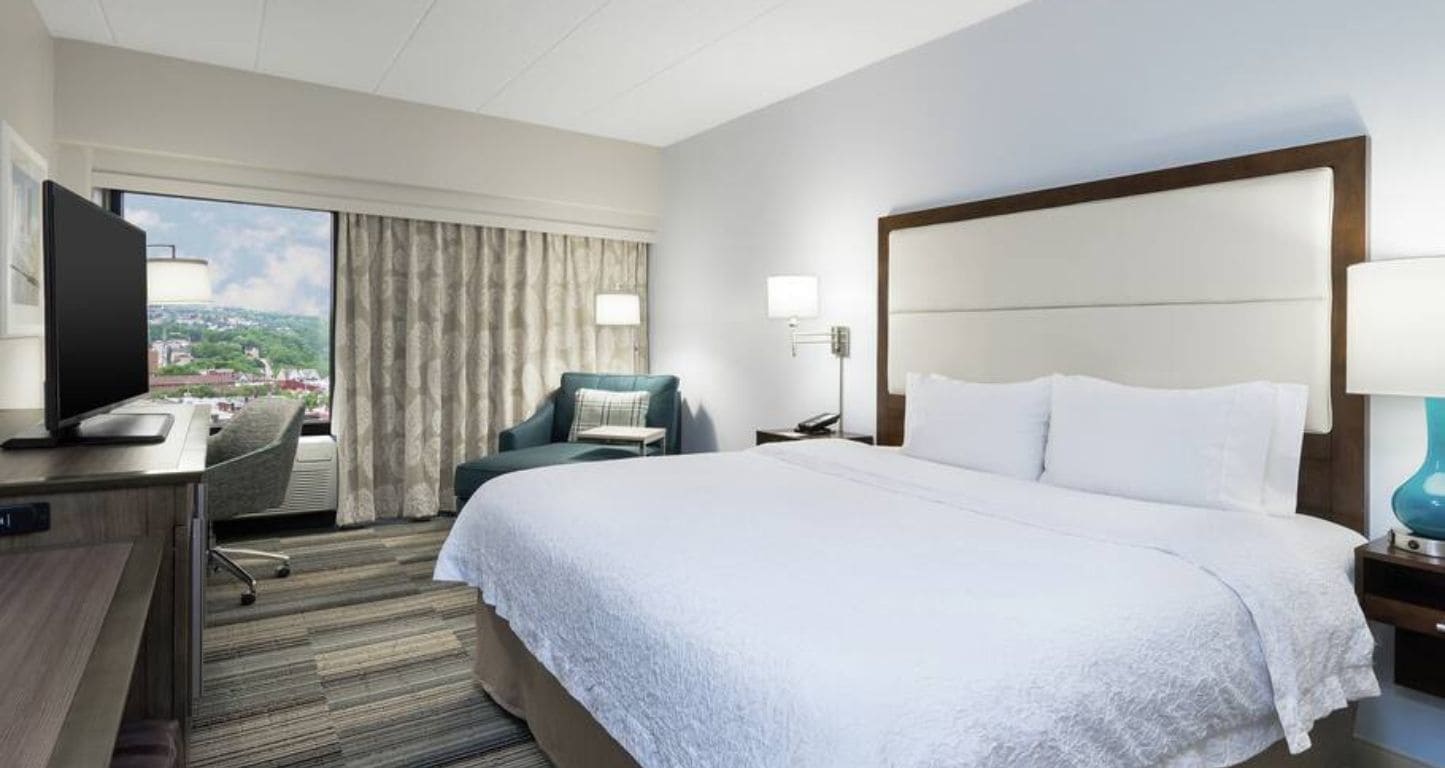 Guest room at Hampton Inn Pittsburgh