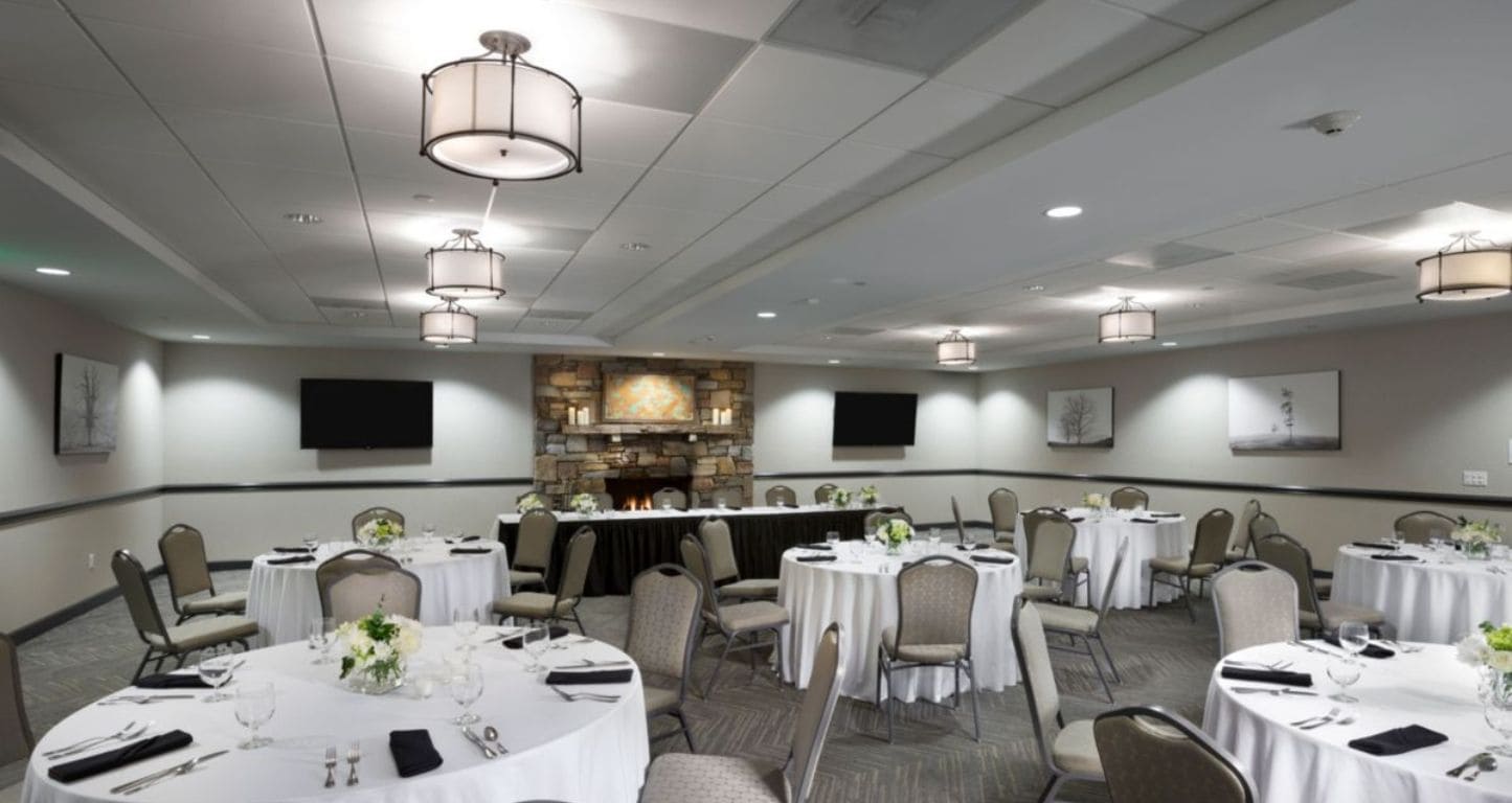 Dining room at Holiday Inn Asheville East